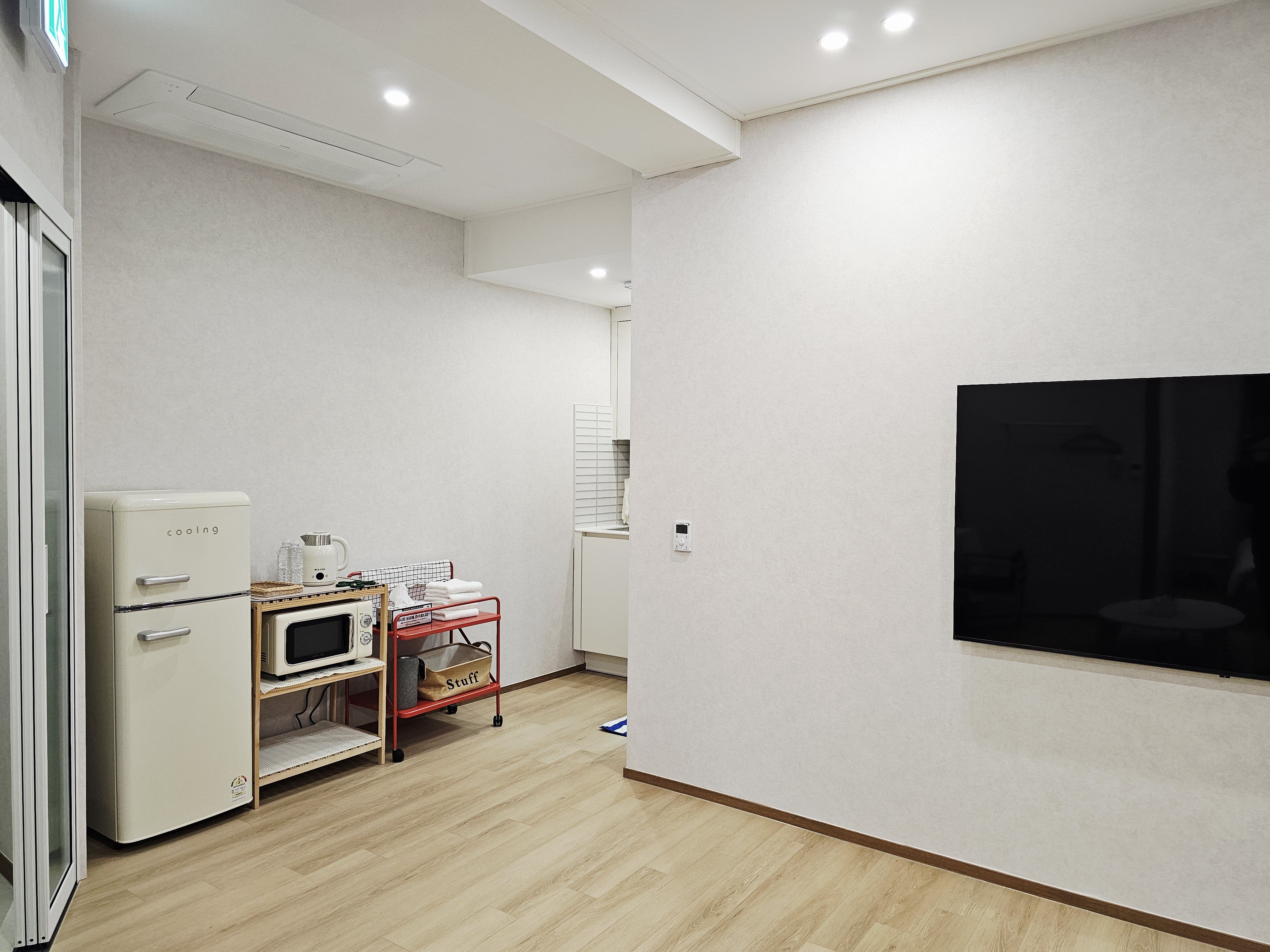 Room 2 Image 3